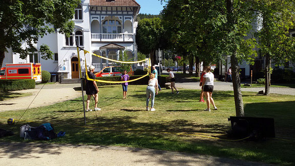 Die Abteilung Volleyball des VfL Bad Berleburg beim KNAX-Spielfest 2019 am 24. August im Rathausgarten.