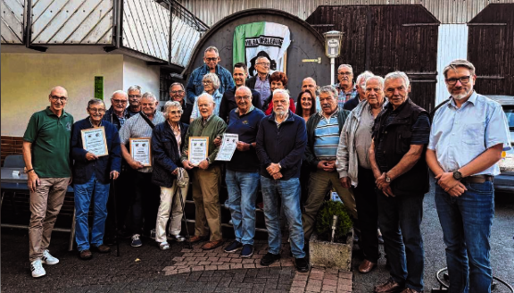 Dem VfL Bad Berleburg liegen die Mitglieder am Herzen: Die Ehrungen für langjährige Vereinstreue sind fester Bestandteil des Jahresprogramms. (Foto: Verein)