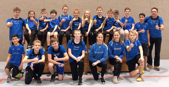 Leichtathletik im VfL Bad Berleburg: Leichtathletik-Team Kinder von 11 bis 16 Jahren mit Trainerduo Andreas Wahl und Celina Bernshausen.