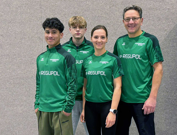 Leichtathletik-Trainer und -Gruppenhelfer Elias Gernand, Andreas Wahl, Celina Bernshausen und Fabian Loh.